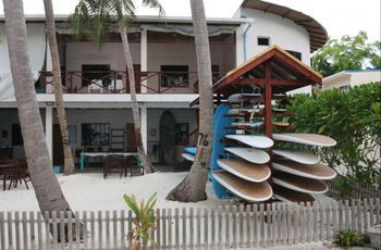 Готель Cokes Surf Camp Тулусдгу Екстер'єр фото